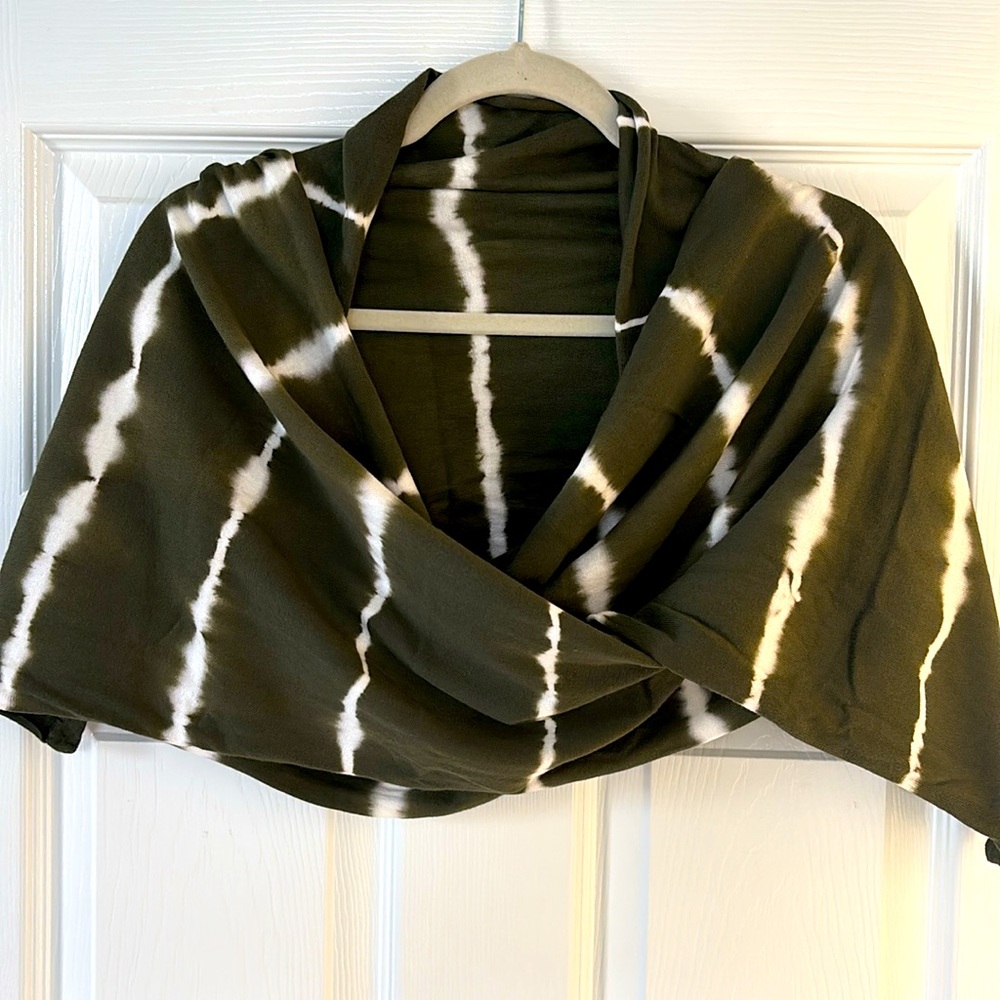 MICHAEL KORS TIE- DYE OLIVE GREEN AND WHITE SCARF - Picture 3 of 15